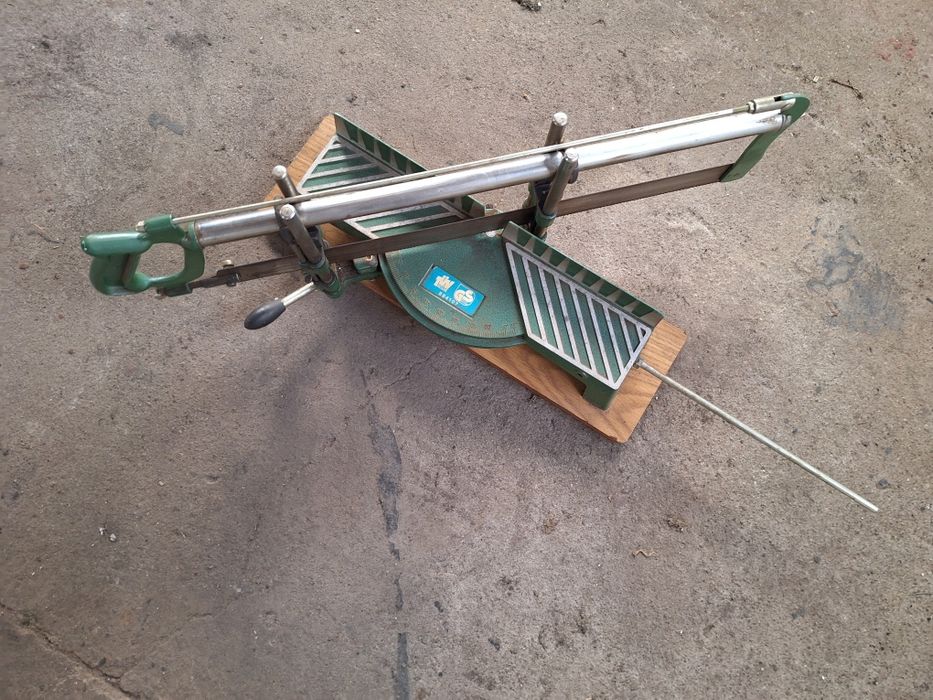 Piła ukośnica ręczna