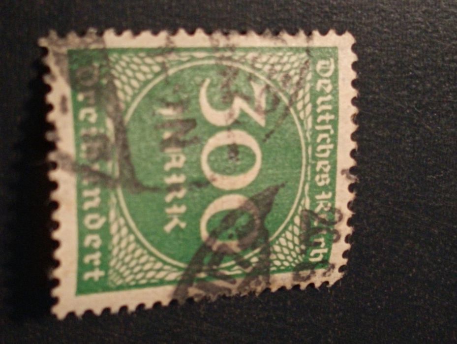 3 selos inflação 1923  - hiperinflação Alemanha 5 pfennig e 300 Mark