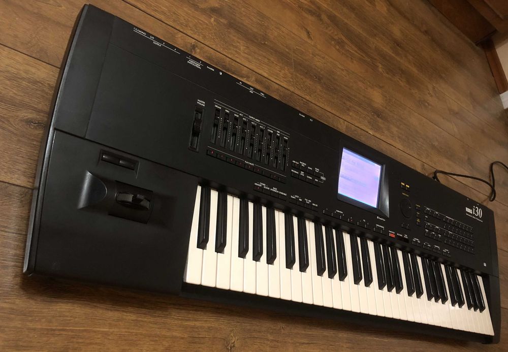 Синтезатор КORG i30 HD аранджувальна станція Interactive Musik Workst.