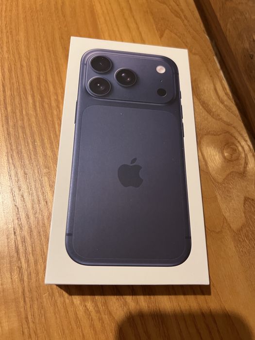 Iphone 17 pro 256GB granatowy