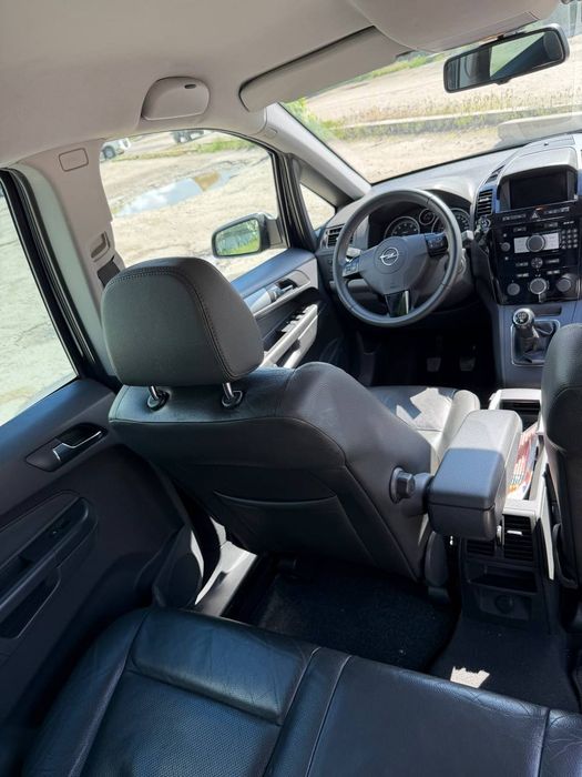 Продам Opel Zafira 2009р. Комплектація cosmo. Рідна фарба та пробіг.