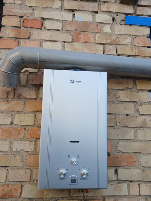 Продається газова колонка Roda б/у