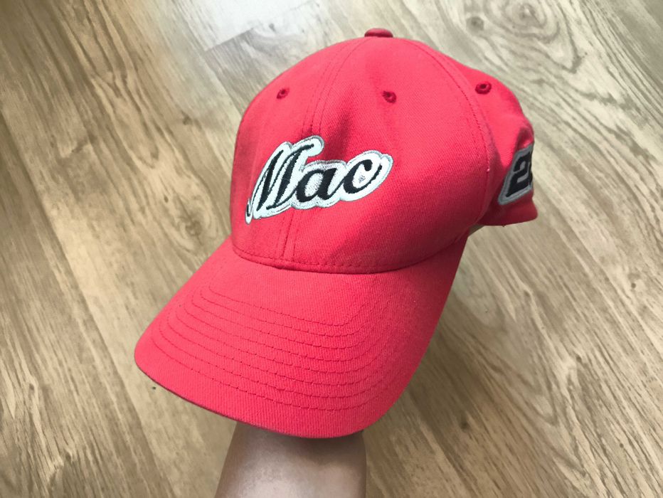 Czerwona czapka z daszkiem Mac