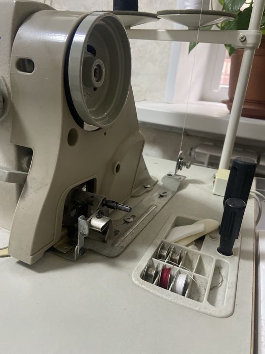 Швейная машинка средне тяжелого класса бесшумная производственная
