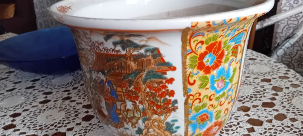 Vaso grande com motivos chineses