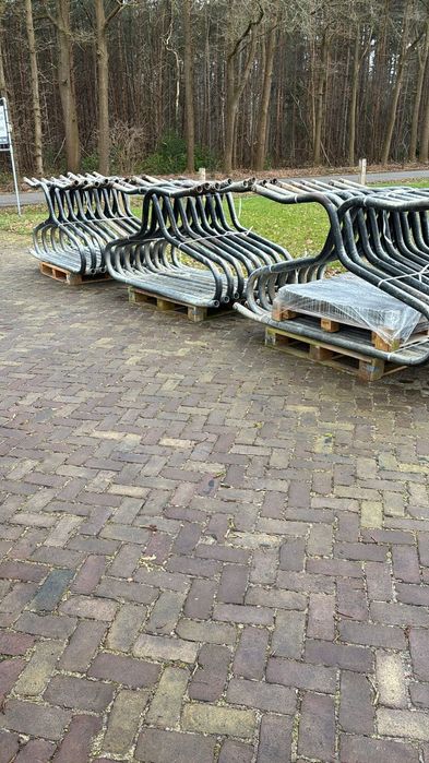 Wyposażenie obory drabiny zatrzaskowe agrafki legowiska dla bydła