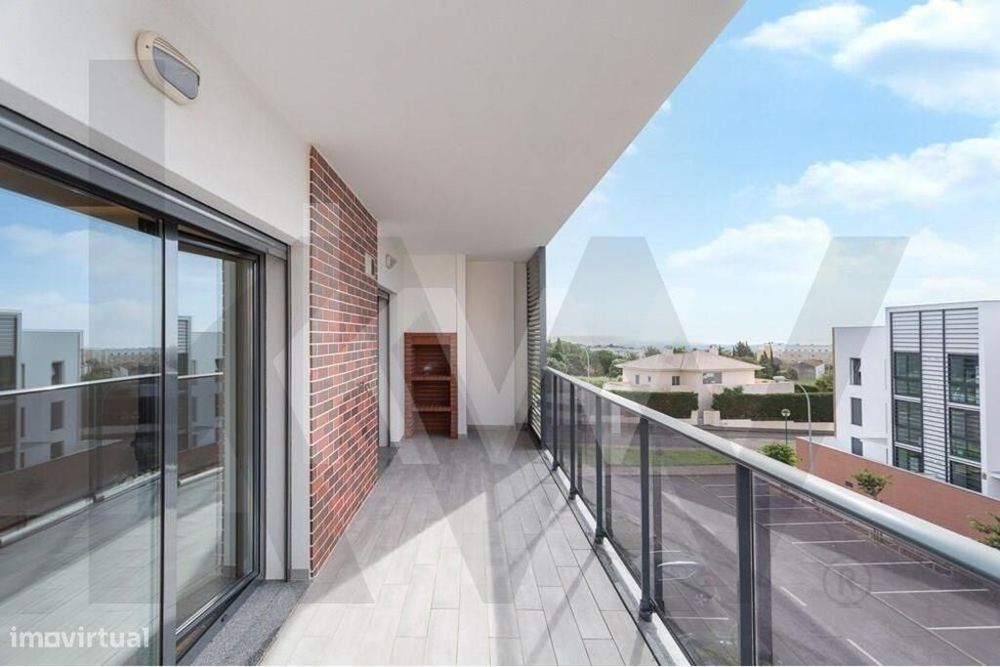 Apartamento T3 com vista rio e 2 lugares de estacionamento em Paço de
