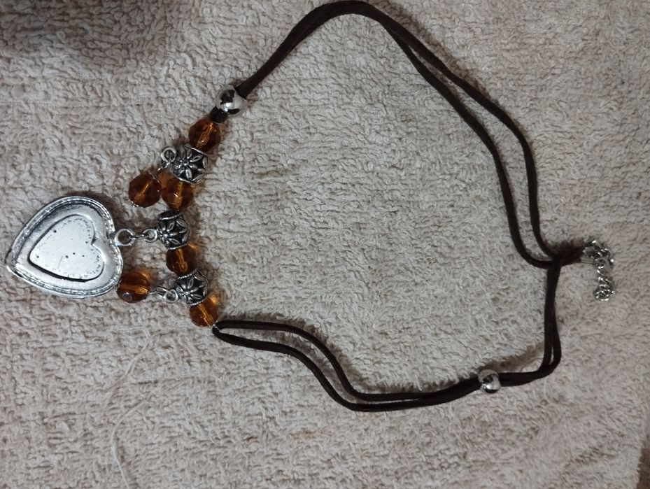 Біжутерія . Два кулони .Два намиста