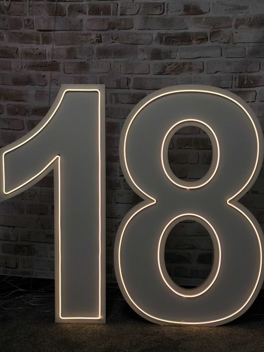 Cyfra 18 , neonowa,  NOWOŚĆ