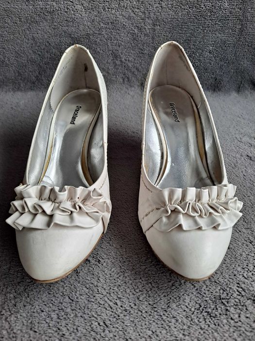 Buty na obcasie Deichmann rozmiar 40 kolor biały