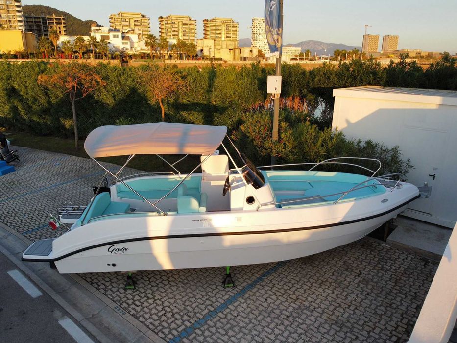 Nowa łódź: Gaia 24.50 OPEN - dł.7,40m / dla 13 osób - od boatcenter.pl