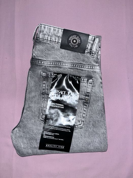 Wyprzedaż spodnie męskie Versace Jeans Couture.