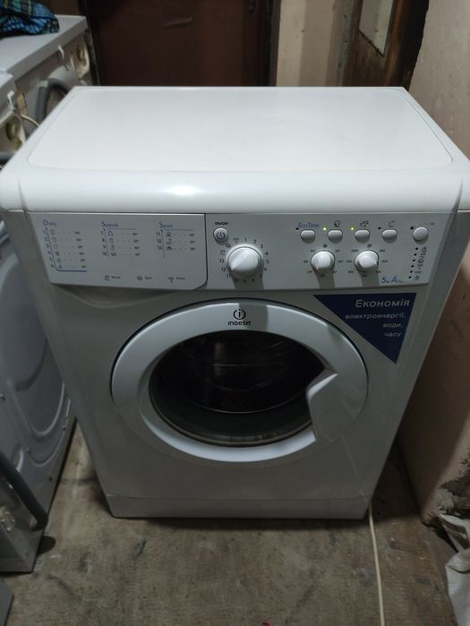 Стиральная машина Indesit 5 кг