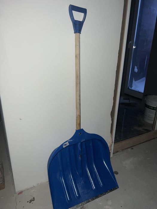 лопата для снігу нова