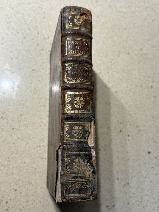 Antigo livro de 1733: Sermons du Pere Bourdaloué tomo seconde