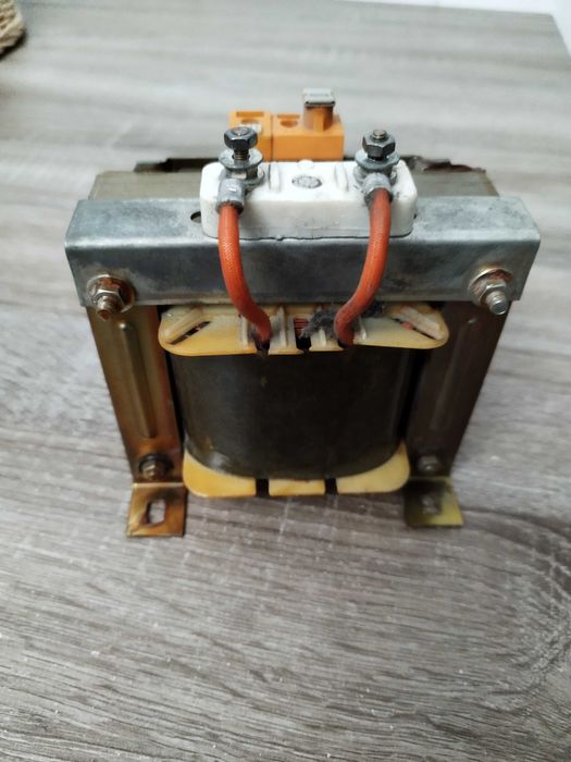 Transformador Primário 220V, Secundário 12V - 25A (300VA).