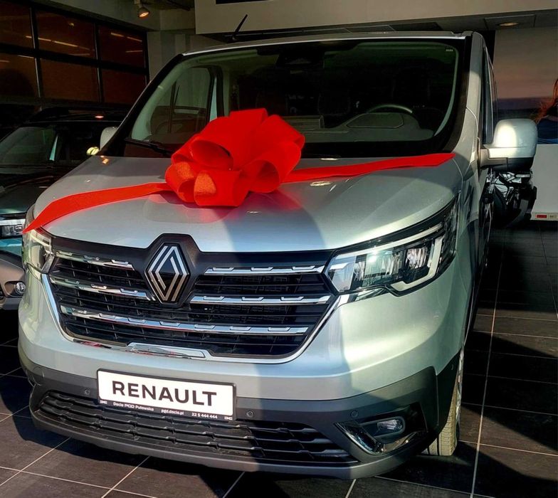 Wynajem busa 8 i 9 osobowego Renault Trafic extralong manual automat