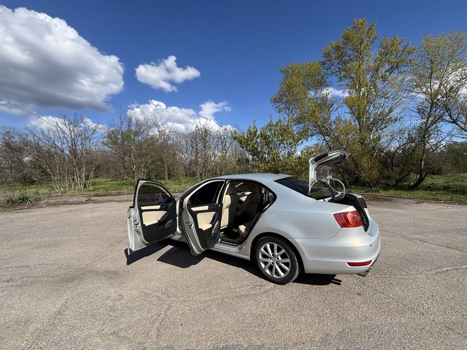 Продам автомобіль Volkswagen Jetta 6 2011