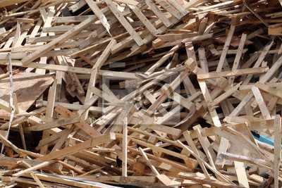 Połamane palety na opał