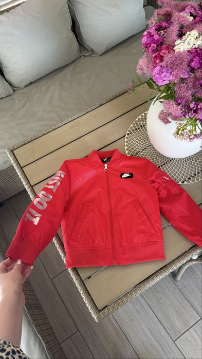 Куртка nike дуже класна 3-4 р 104