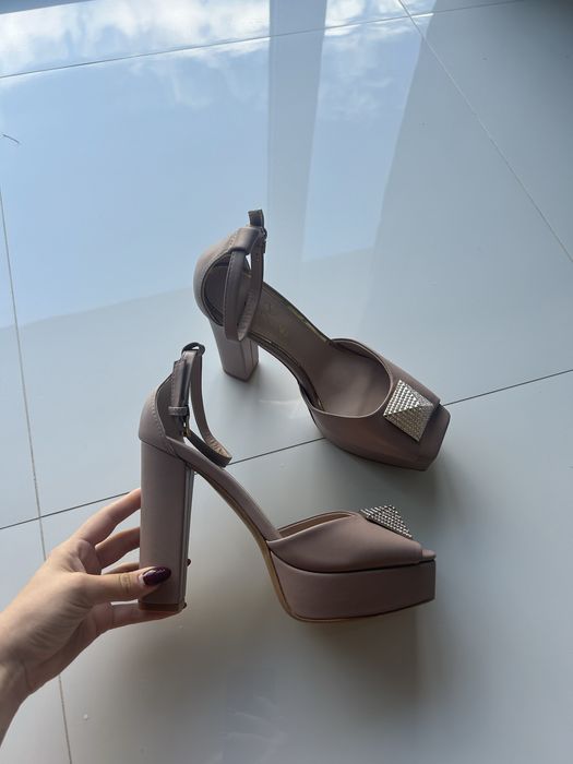 Buty VALENTINO szpilki na słupku czółenka sandałki klamra