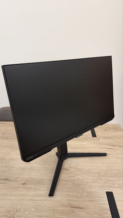Samsung Odyssey G4 G40B 27”, 240Hz (painel danificado)