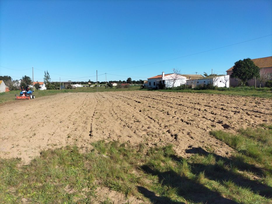 Alugo Terreno com bons acessos