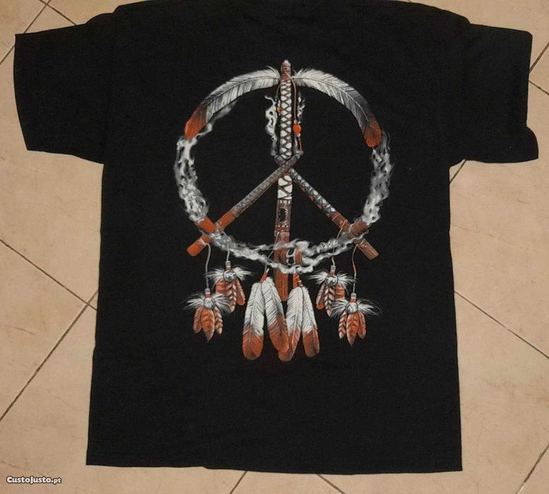 T-shirt L, preta, estampada com um tigre e nas costas com um espanta