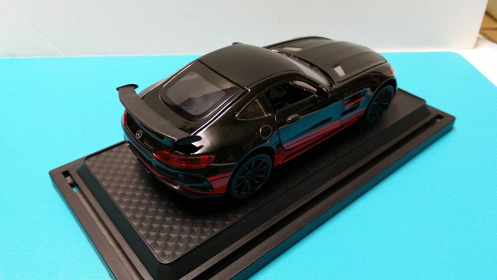Mercedes Benz AMG GTr - Miniatura esc 1/32 de fricção, com luzes e som