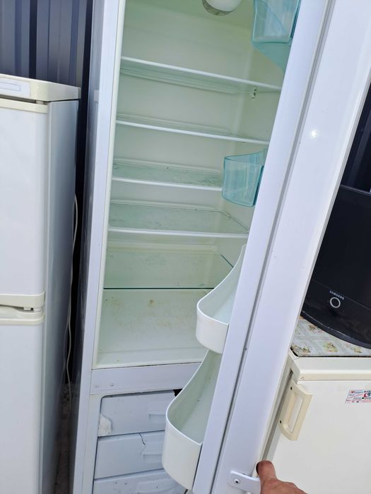 lodówka duża sprawna - chłodzi prawidłowo - możliwy transport