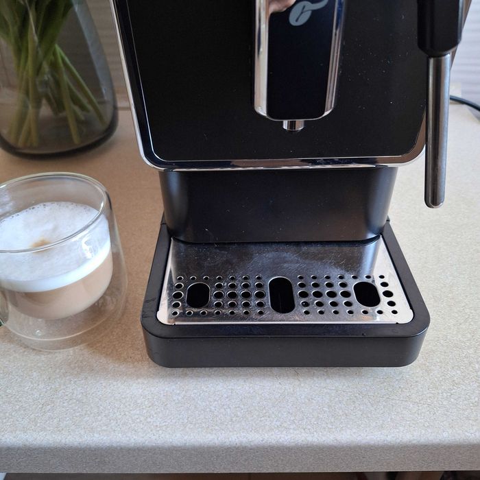 Tchibo ekspres do kawy z młynkiem oraz z dyszą spieniającą mleko