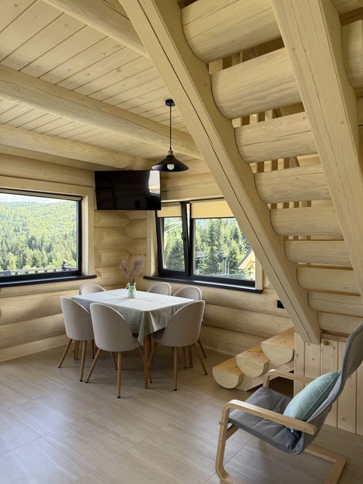 Відпочинок в Карпатах з теплим басейном та гарячим чаном.