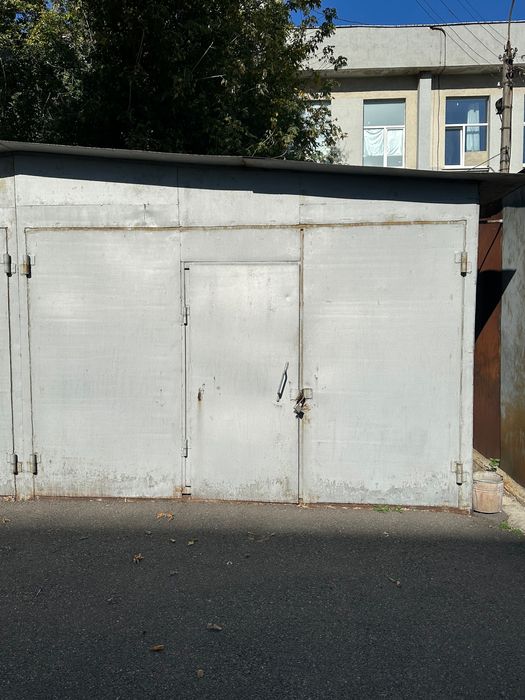 Гараж автомобільний