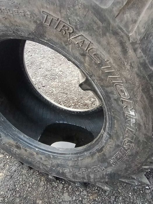 Opona przemysłowa 18-22.5 Solideal ładowarka Merlo Manitou