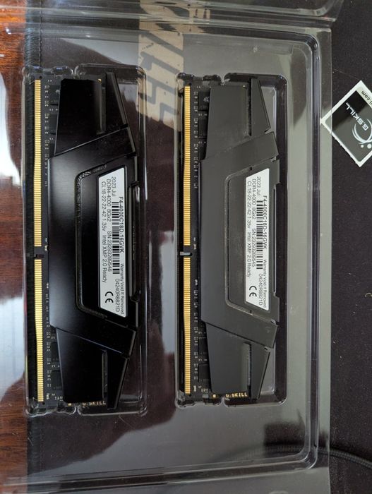 Продам оперативну пам'ять DDR4 G.Skill F4-4000C18D-16GVK