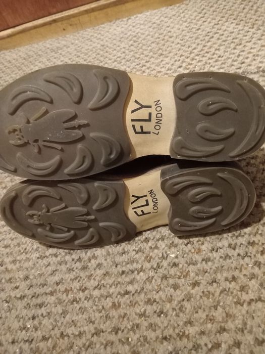Чоботи FLY London.