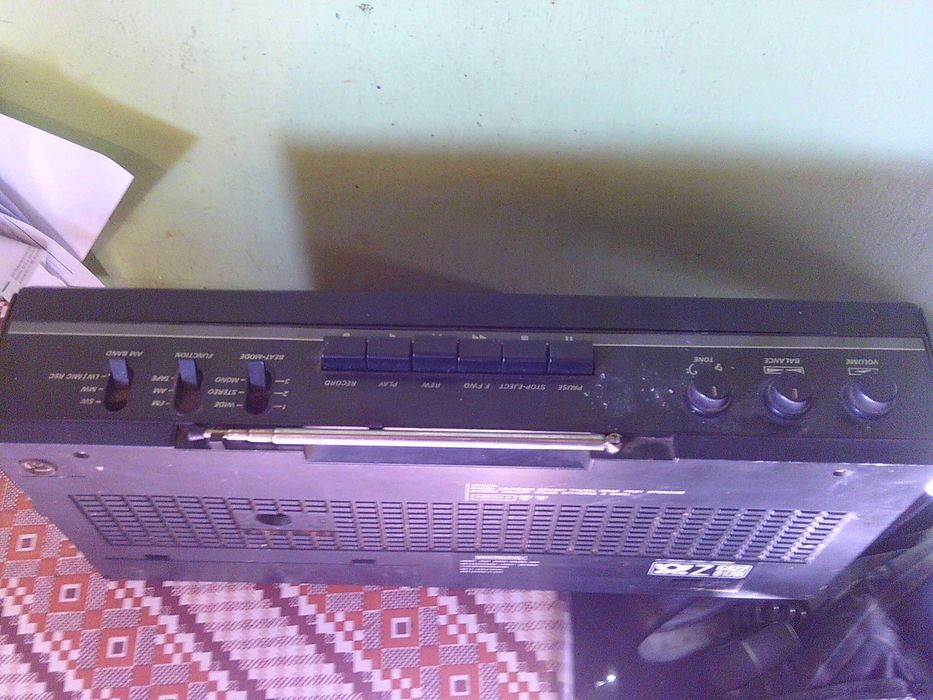 Radio Hania RMS4100, AM działa, UKF szumi, magnetofon kręci bez kasety