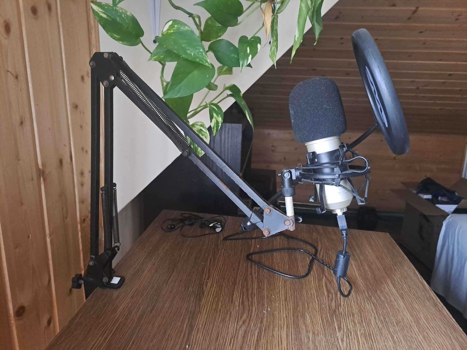 Sprzedam mikrofon wraz z osprzętem