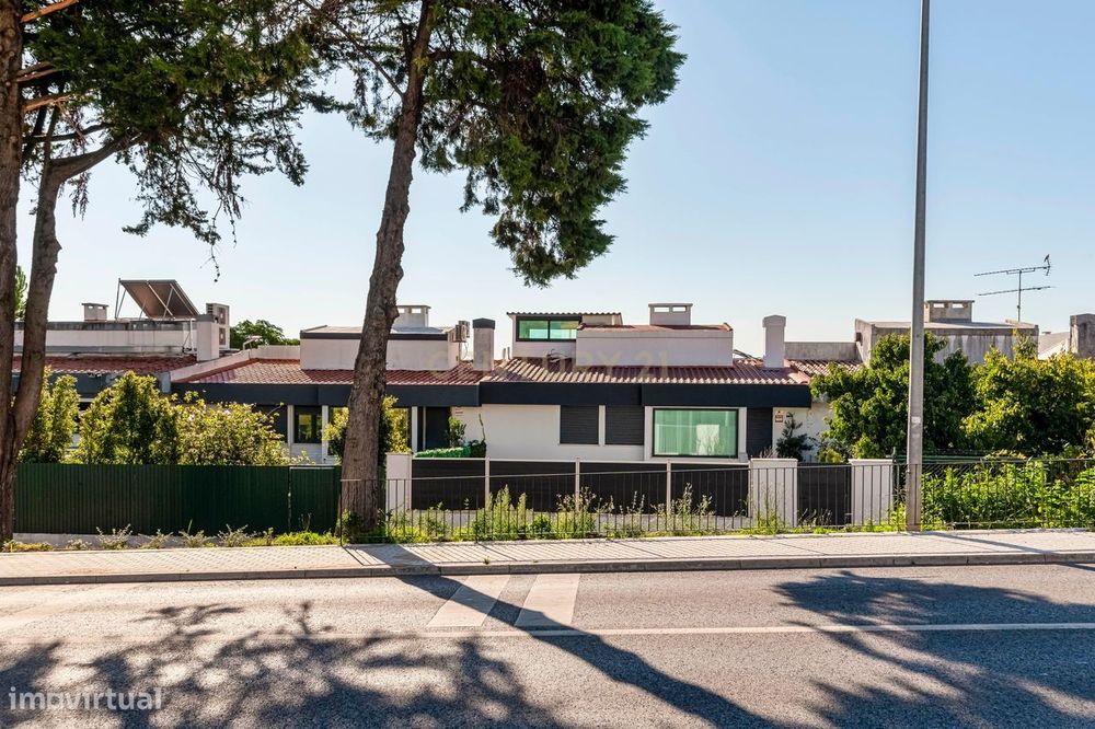 Luxuosa Moradia T4 em Alfragide, Amadora - 307m²