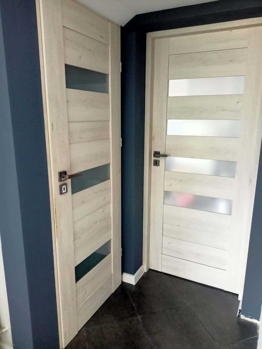 Drzwi łazienkowe Voster z demontażu 70P białe z futrynami