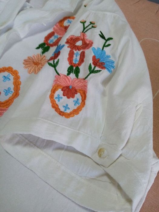 Blusa de senhora bordada
