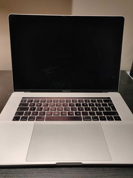 MacBook Pro 15" 2017 Touch Bar - i7 2,6GHz 16GB RAM 250GB  Storage