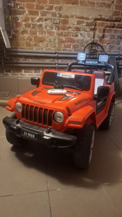 Jeep na akumulator