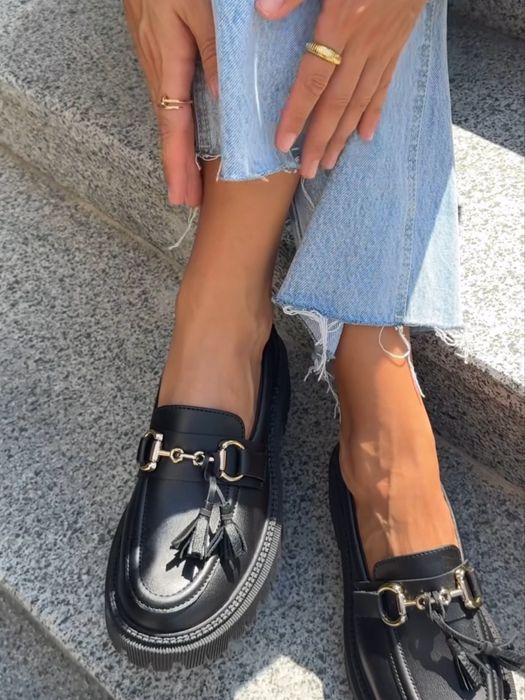 Чорні шкіряні лофери