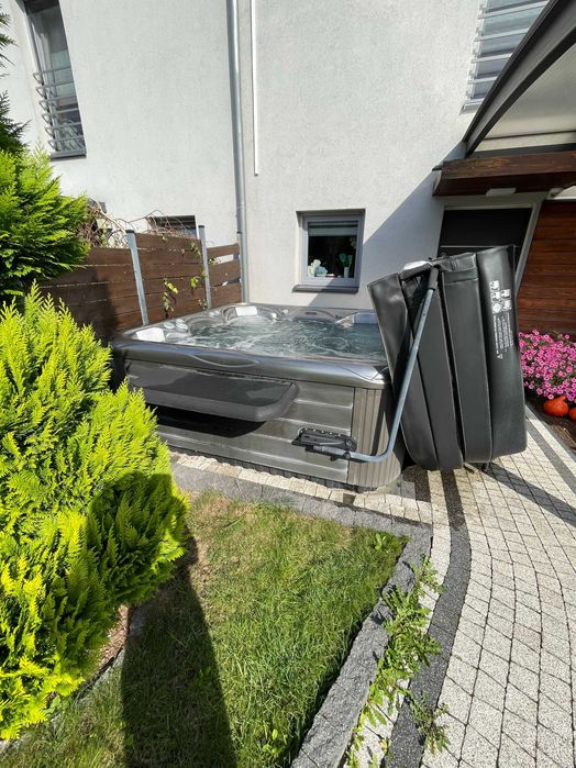 Jacuzzi Ogrodowe SATURN Wellis Minibasen