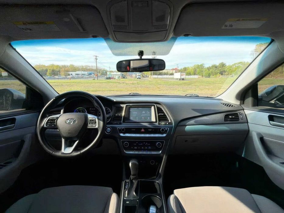 Hyundai Sonata Hybrid Limited      2017