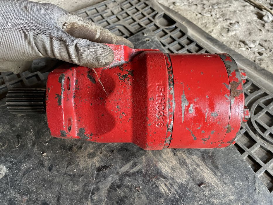 Гідро мотор реверса наклонної камери Case 2388 393903А1