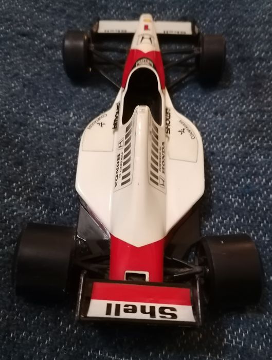 Miniatura F1 McLaren Honda Bburago 1/24 - Ayrton Senna (Direção Funcional)