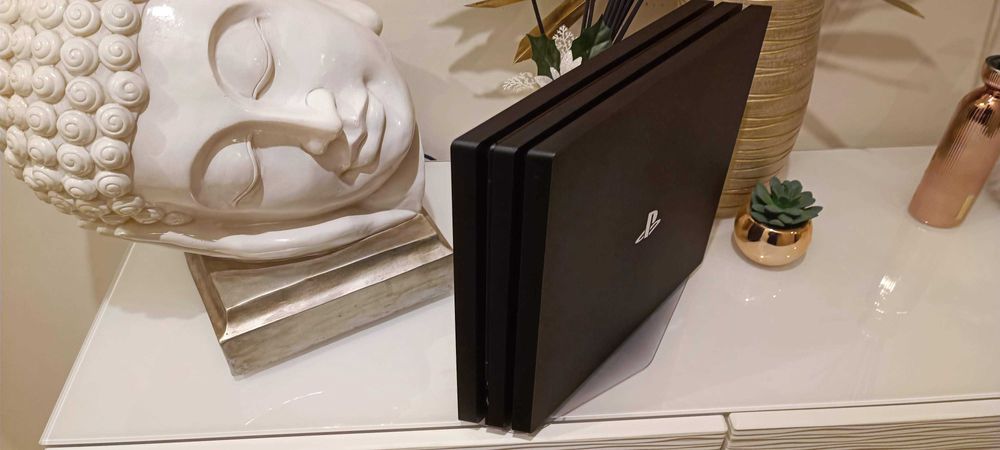 PlayStation 4 Pro 1tb + Acessórios e manutenção feita