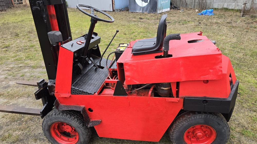 Wózek widłowy silnik Perkinsa